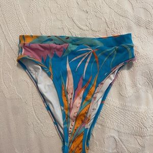 L Space large high waisted bottoms. Great condition rarely worn.